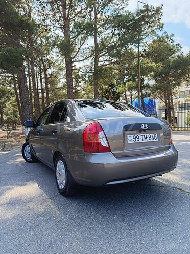 Hyundai Accent-12
