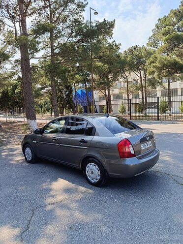 Hyundai Accent-11