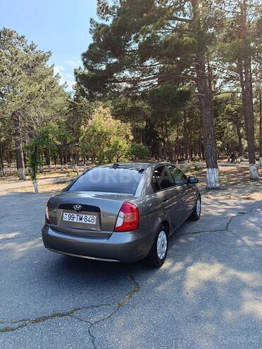 Hyundai Accent-13