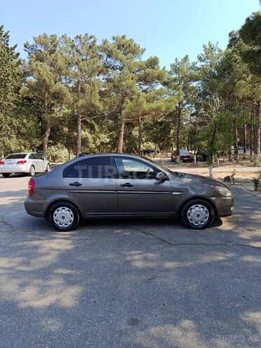 Hyundai Accent-14