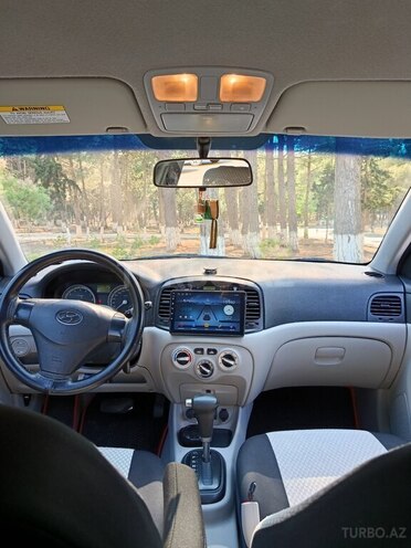Hyundai Accent-17
