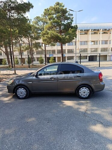 Hyundai Accent-15
