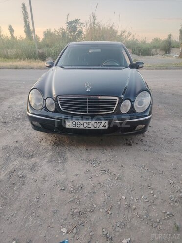Mercedes E 270-1