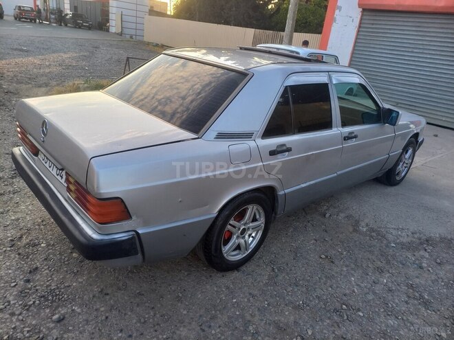 Mercedes 190-2