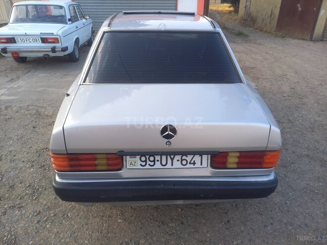 Mercedes 190-5