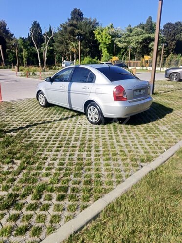 Hyundai Accent-4