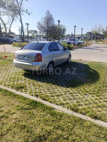 Hyundai Accent-5