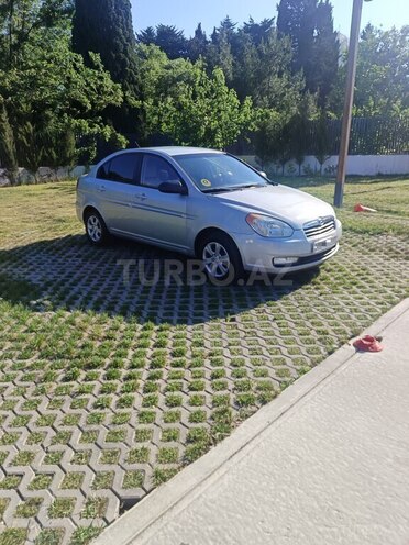 Hyundai Accent-2