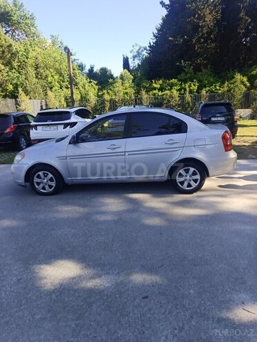 Hyundai Accent-11