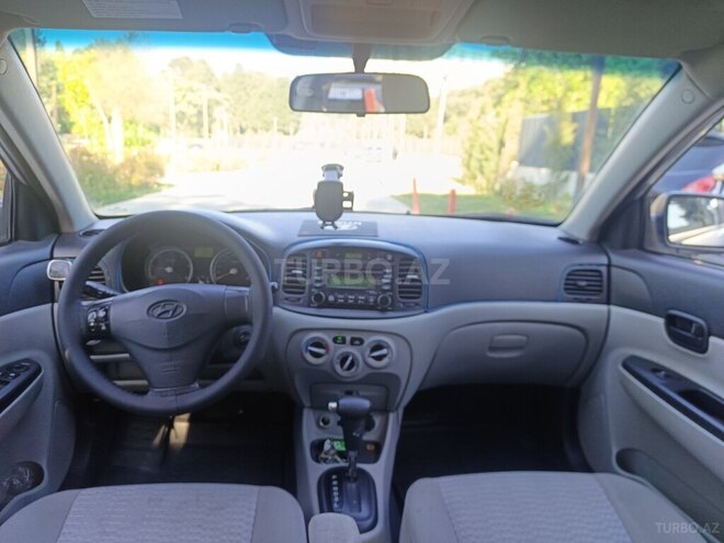 Hyundai Accent-10