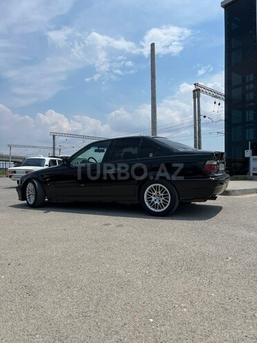 BMW 318-4
