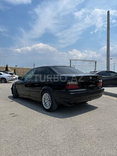 BMW 318-2