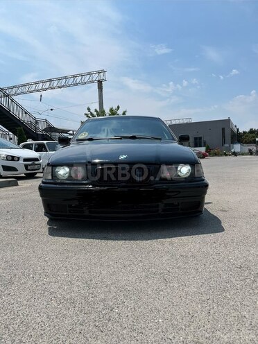 BMW 318-9