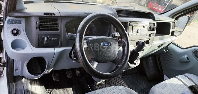 Ford Transit-7