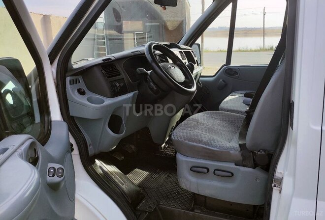 Ford Transit-3
