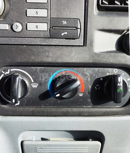 Ford Transit-8