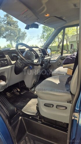 Ford Transit-12