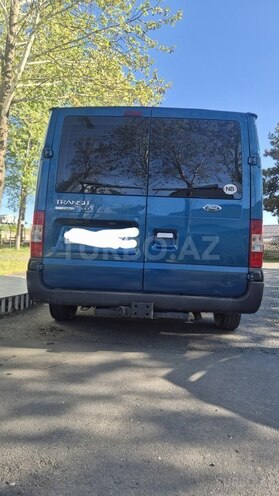 Ford Transit-10