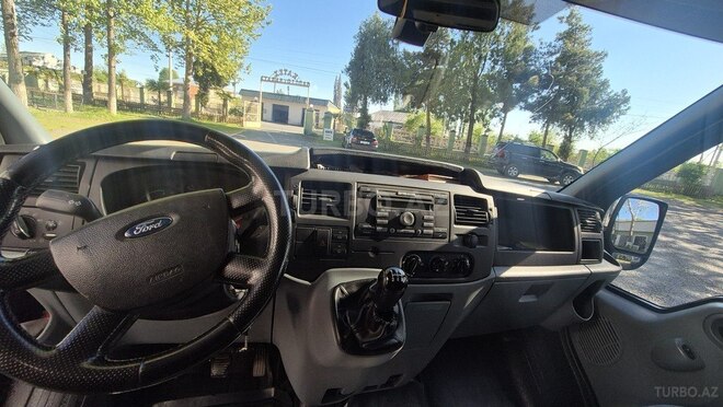 Ford Transit-11