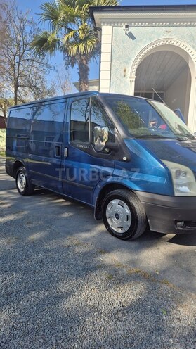 Ford Transit-9