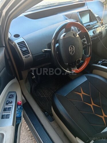 Toyota Prius-10