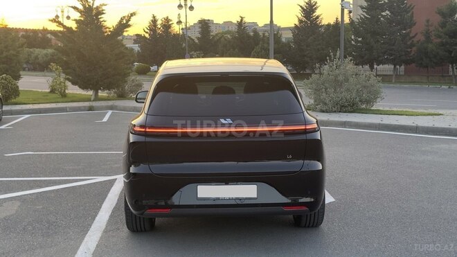 Li Auto L6-4