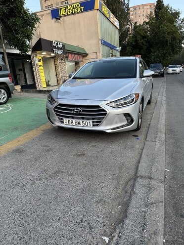 Hyundai Elantra-4