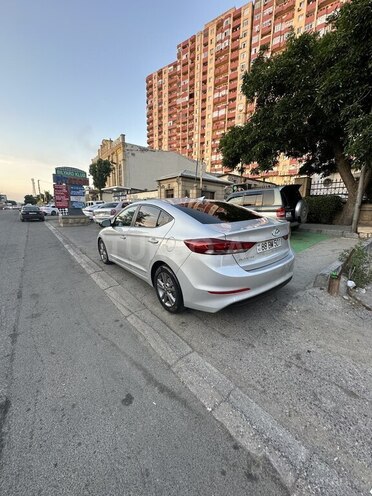 Hyundai Elantra-7