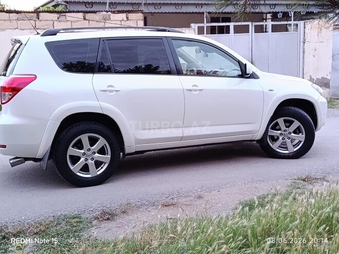 Toyota RAV4-4