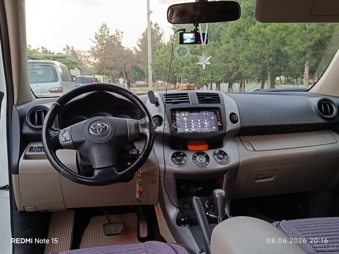 Toyota RAV4-9