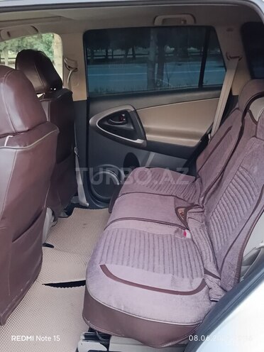 Toyota RAV4-11