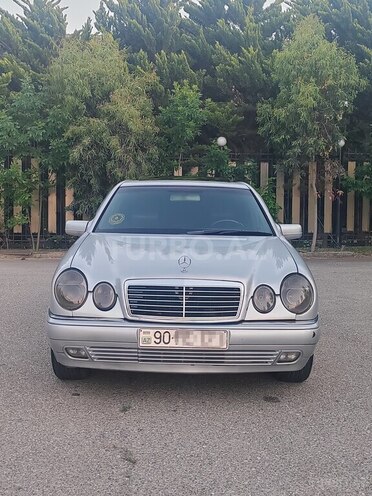 Mercedes E 280-1