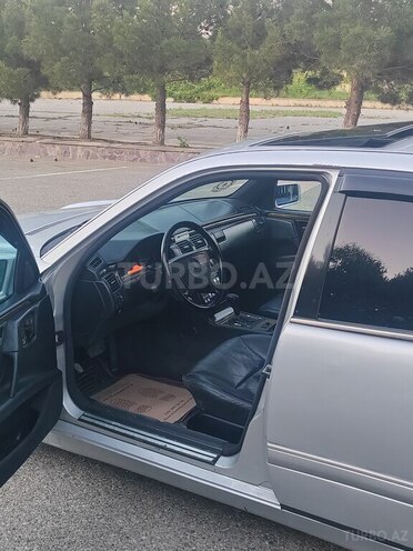 Mercedes E 280-12