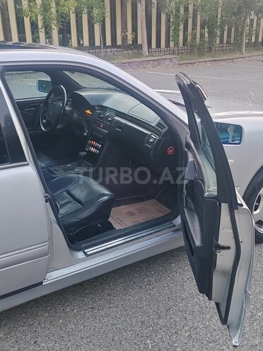 Mercedes E 280-13