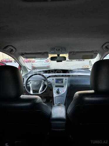 Toyota Prius-10