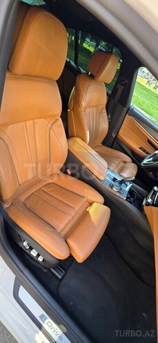 BMW 530e-15