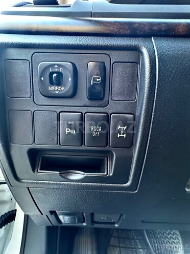 Toyota Land Cruiser-14