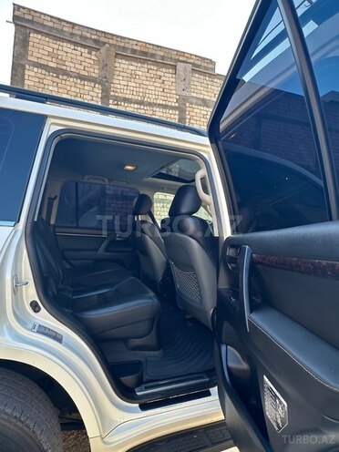 Toyota Land Cruiser-10