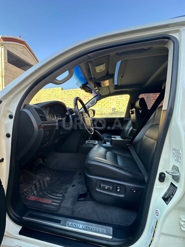 Toyota Land Cruiser-8