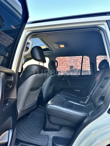 Toyota Land Cruiser-9