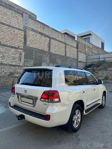Toyota Land Cruiser-6