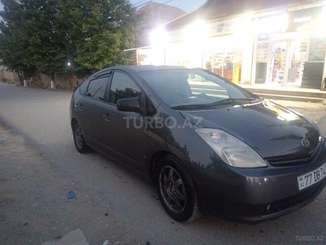 Toyota Prius-4