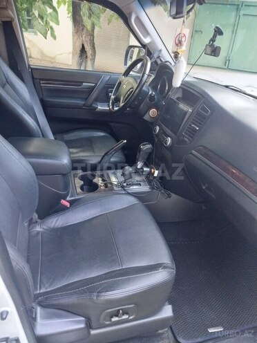Mitsubishi Pajero-7