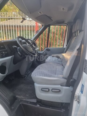 Ford Transit-6