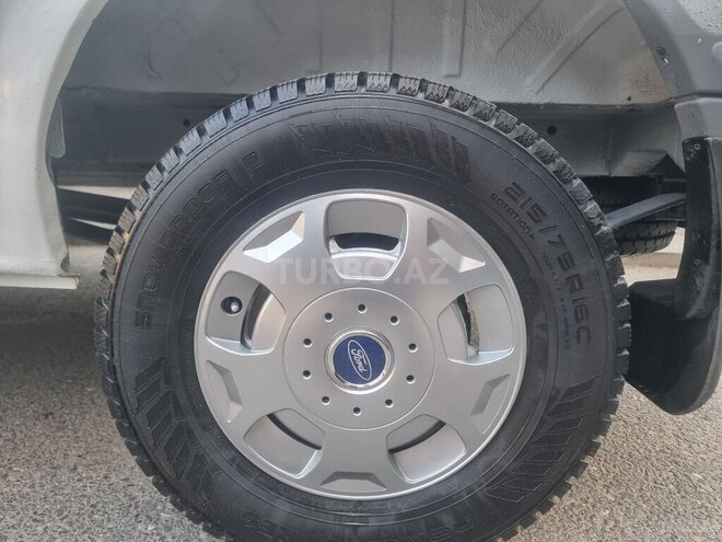 Ford Transit-4