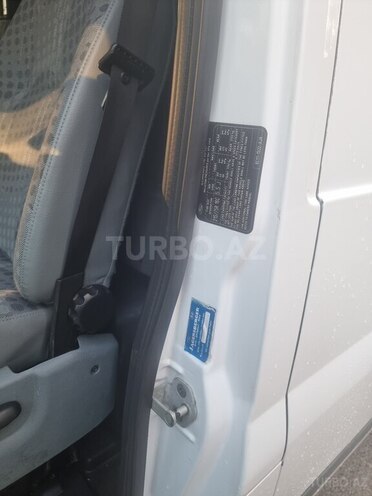 Ford Transit-10