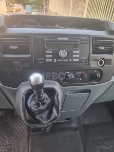 Ford Transit-8