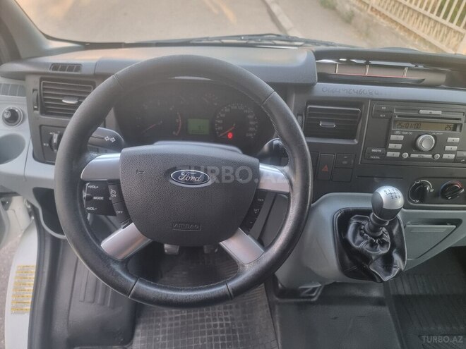 Ford Transit-9
