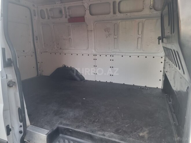 Ford Transit-12