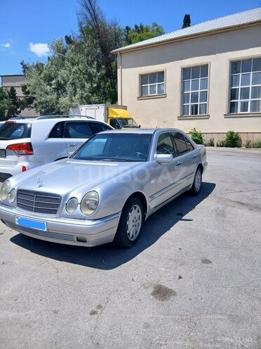 Mercedes E 220-3